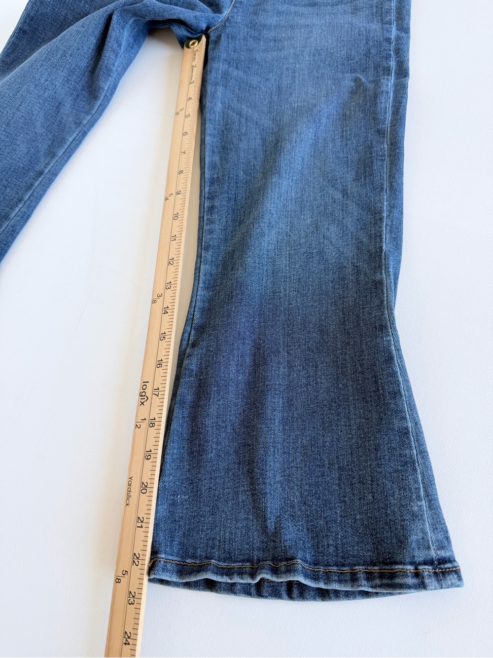 Pilcro Mid Rise Kick Flare Crop Jeans Medium Wash Stretch Denim Size M Women - Picture 11 of 13